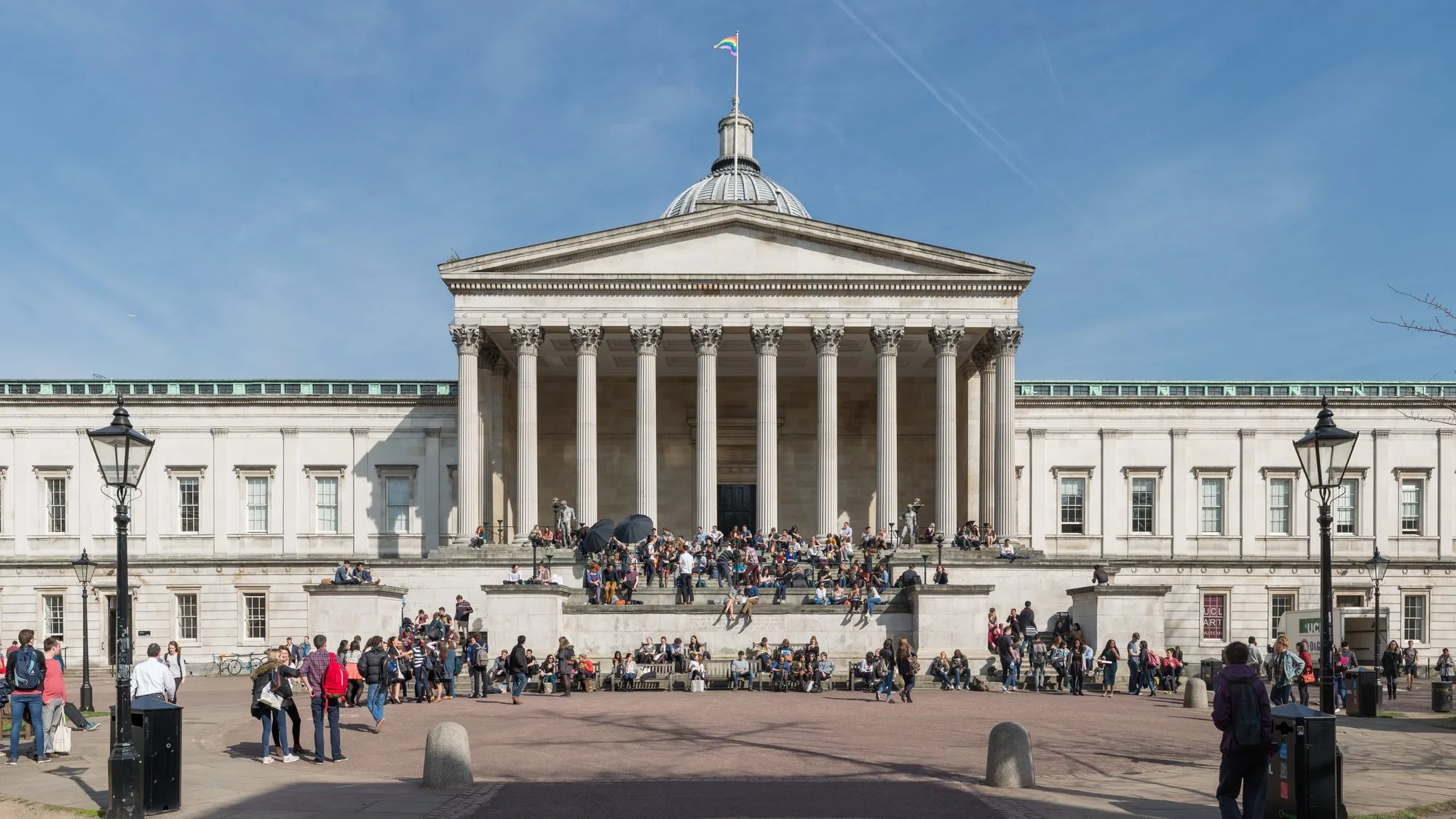 The Wilkins Building portico and dome at University College London, Bloomsbury, London. Photograph by David Iliff, CC BY-SA 3.0.